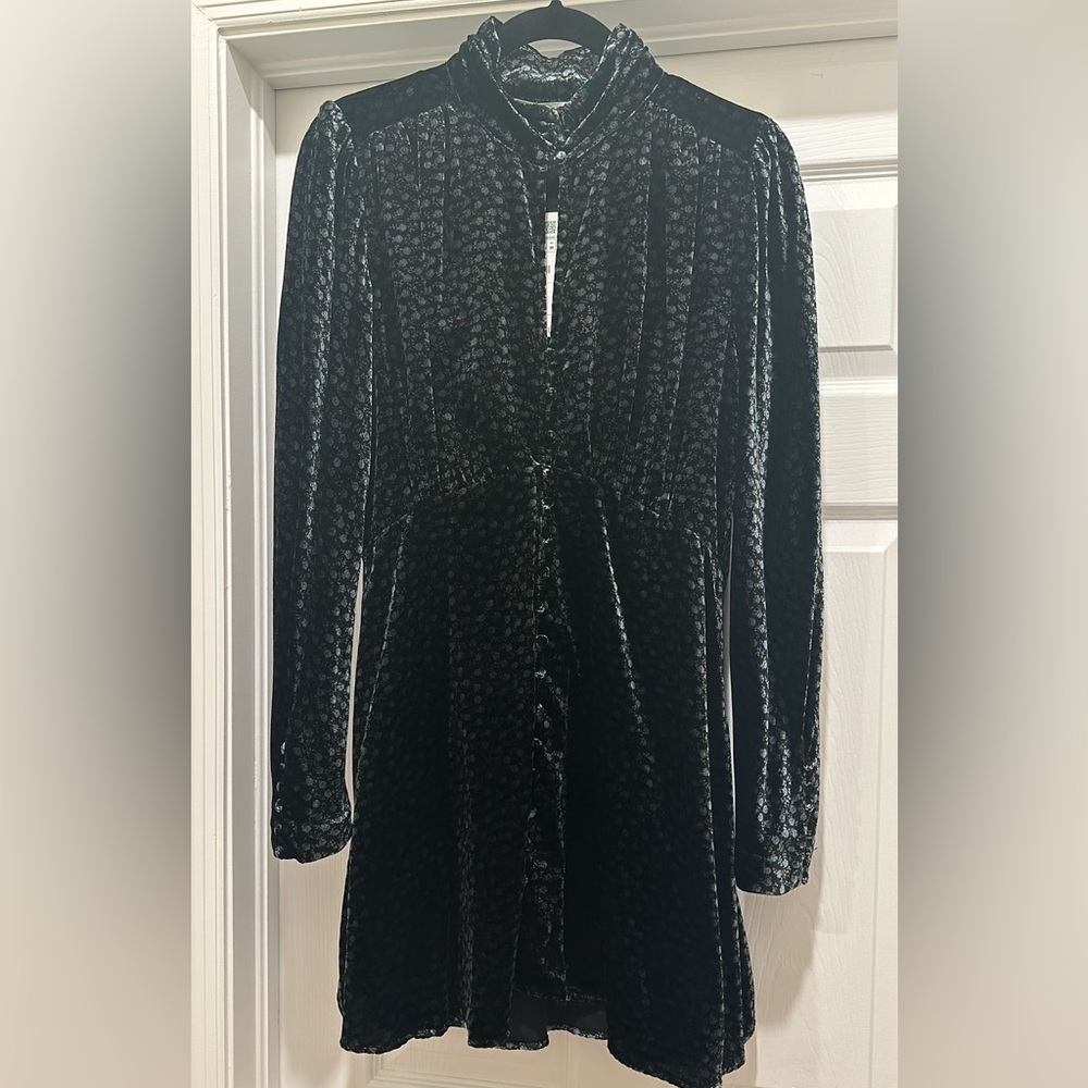 Velvet long sleeve dress new.